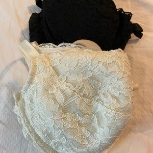 Lot of 2: Women’s Solange Lace Bras 44C, beige and black.